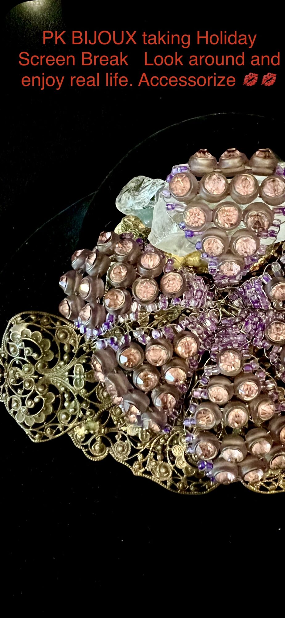 Jewelry including pearls, beads, and decorative gold pieces arranged on a dark surface with red text overlay.